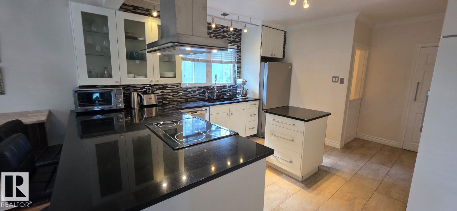 6704 93 ST NW - 24