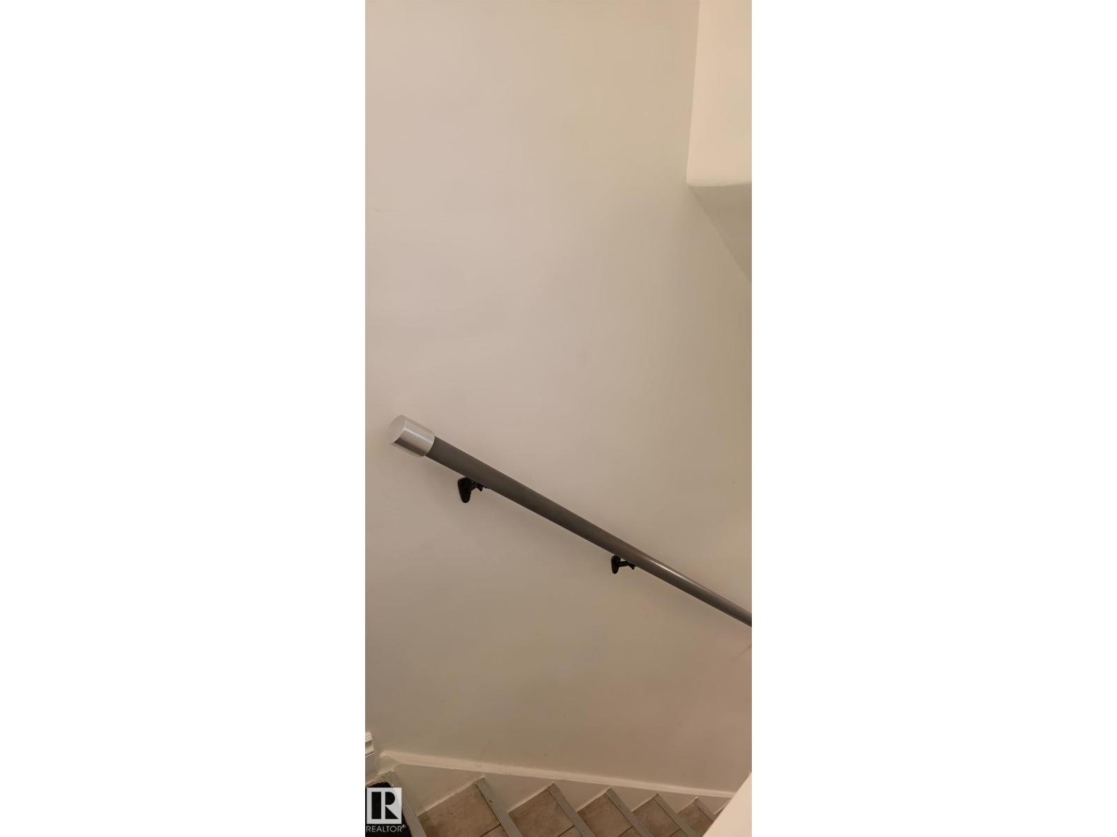 6704 93 ST NW - 38