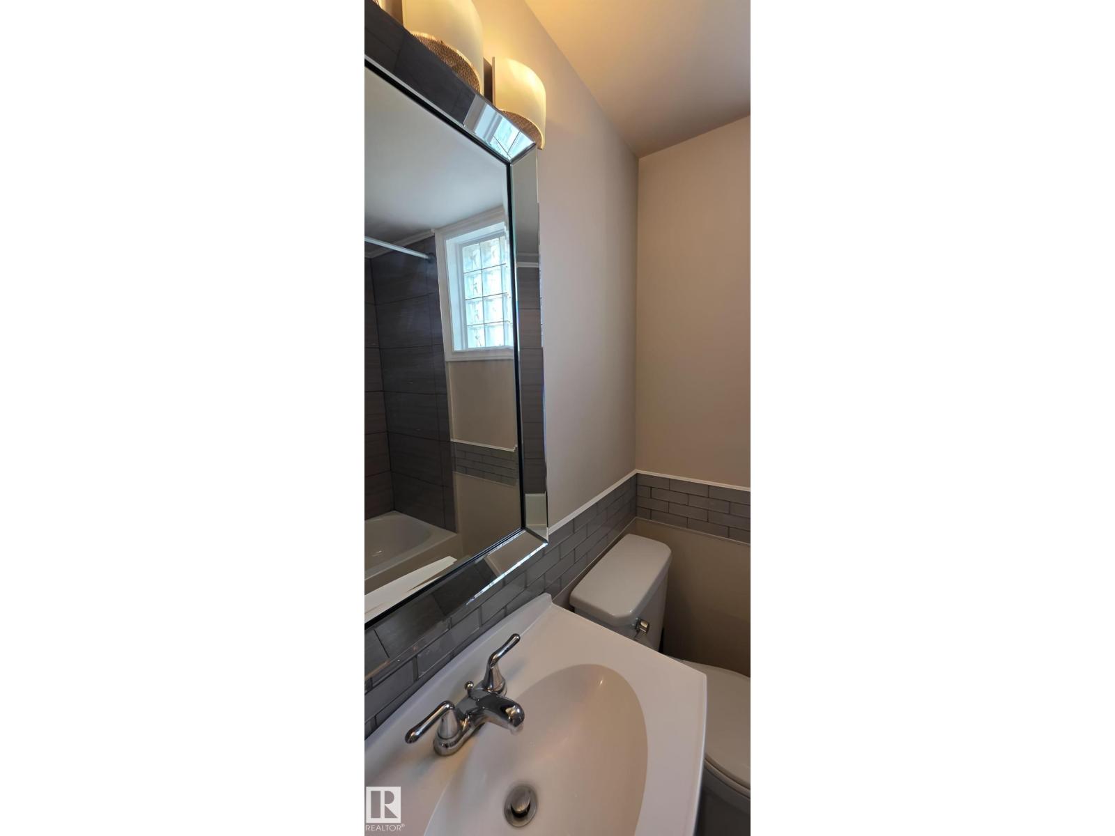 6704 93 ST NW - 40