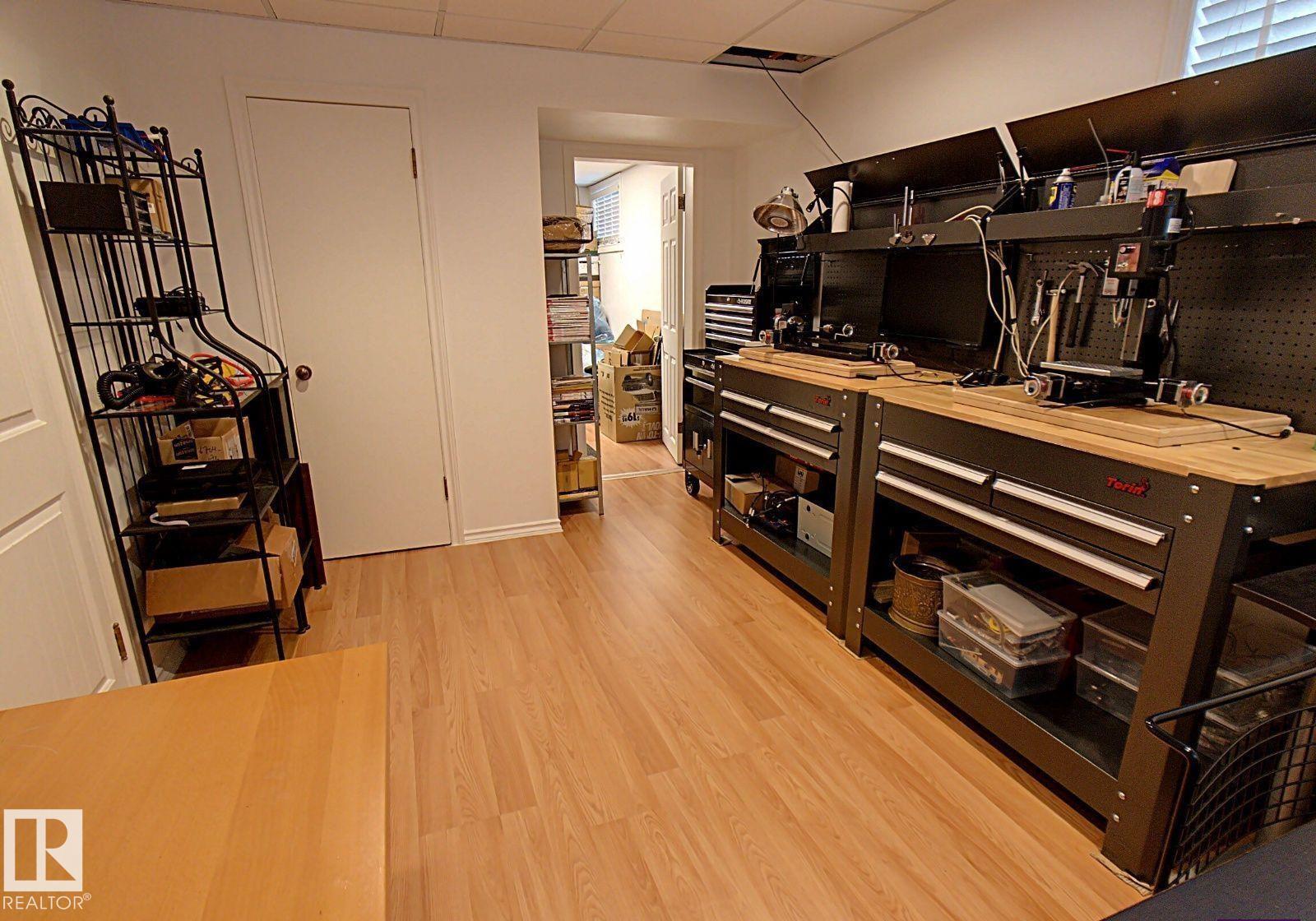 6704 93 ST NW - 28
