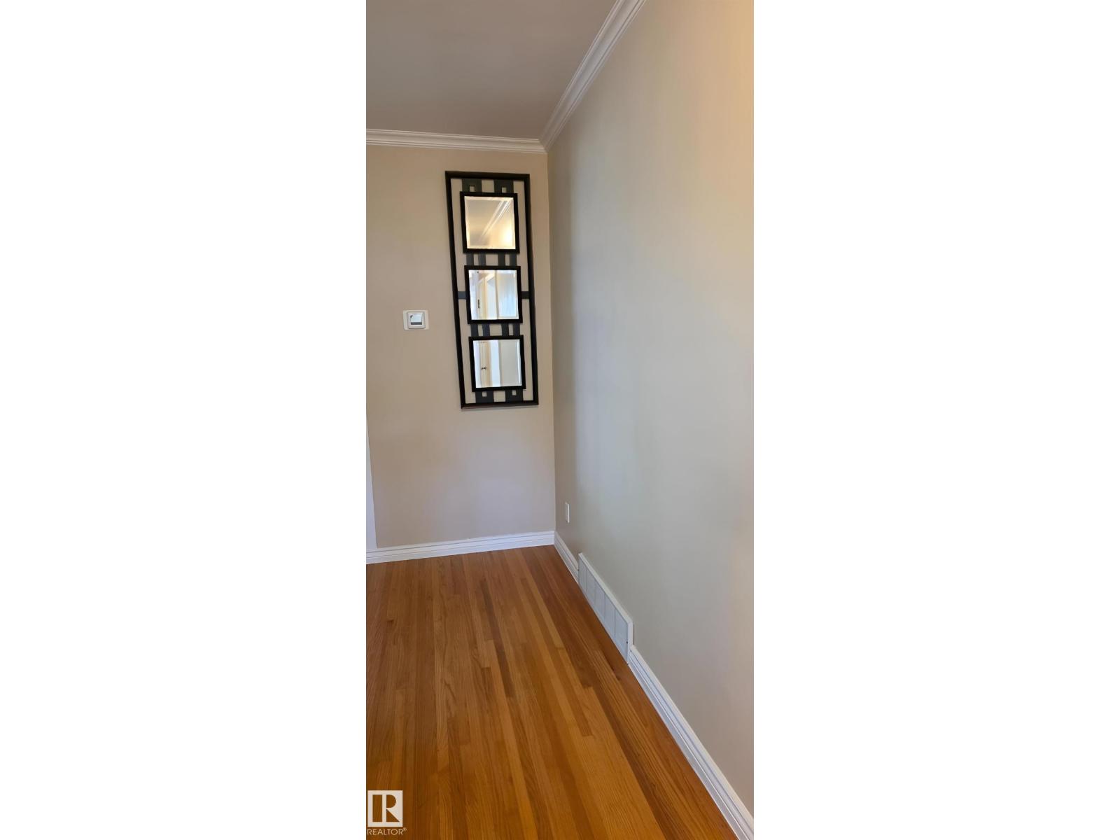 6704 93 ST NW - 37