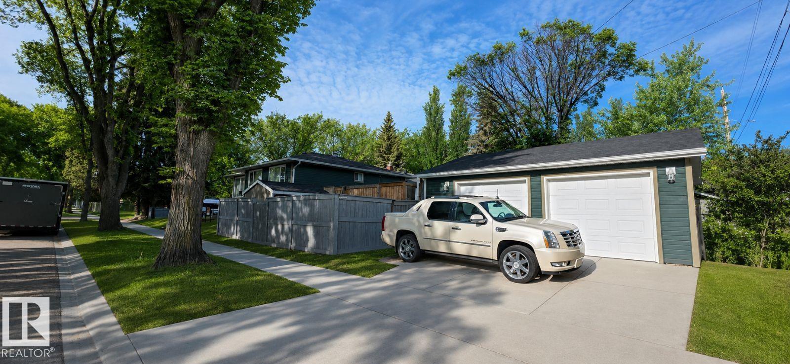 6704 93 ST NW - 23