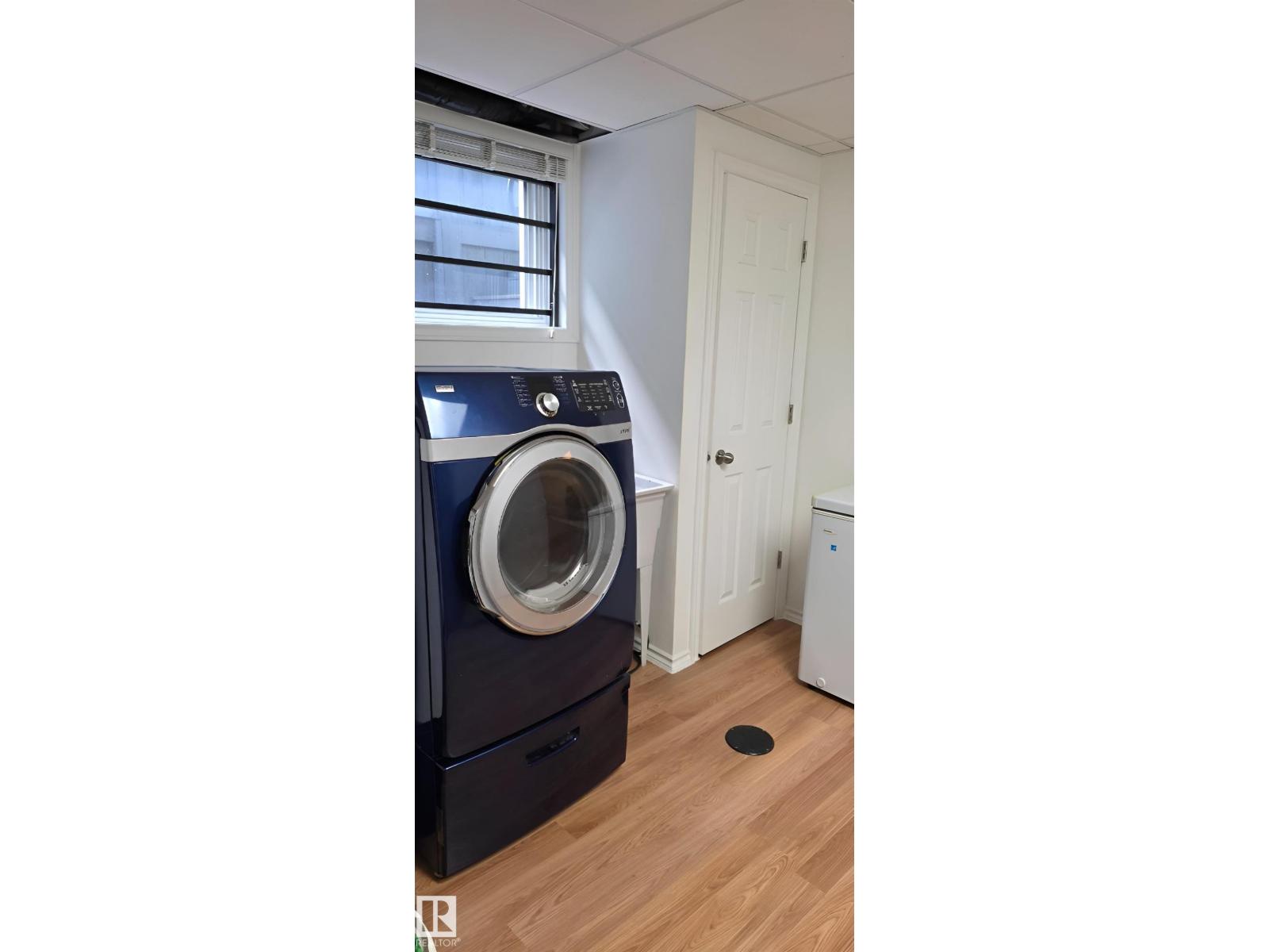 6704 93 ST NW - 44