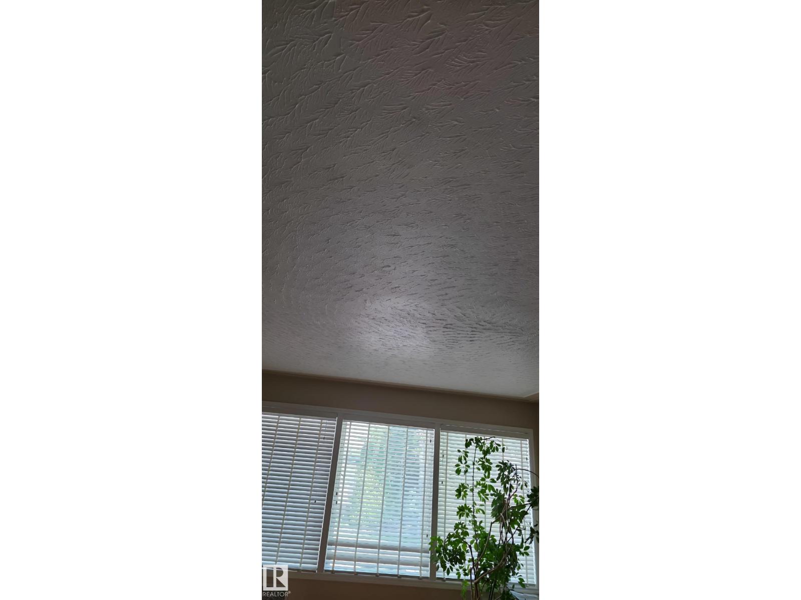 6704 93 ST NW - 34