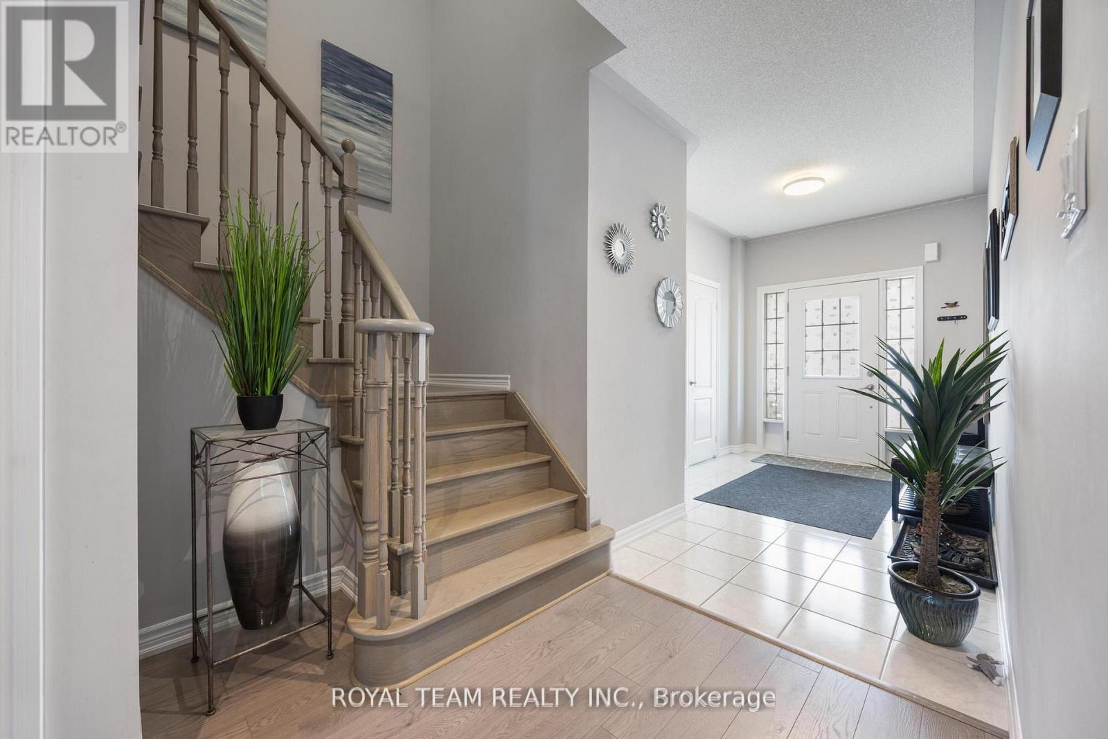 218 RICHARDSON CRESCENT - 9