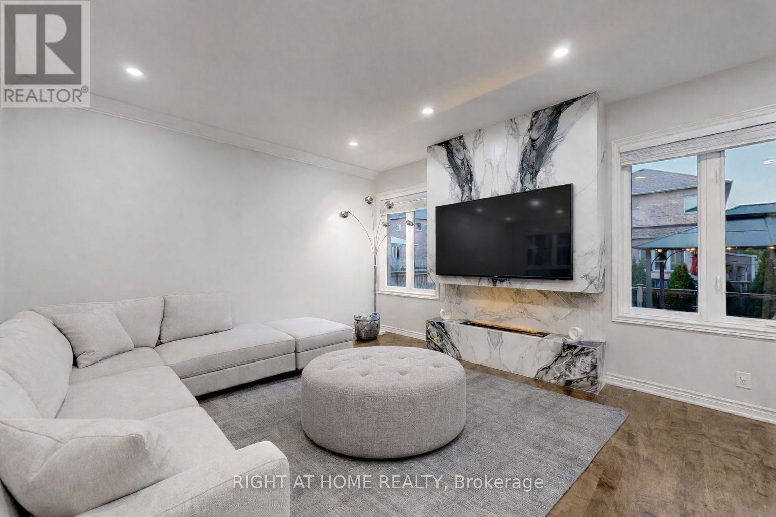 110 THATCHER CRESCENT - 10