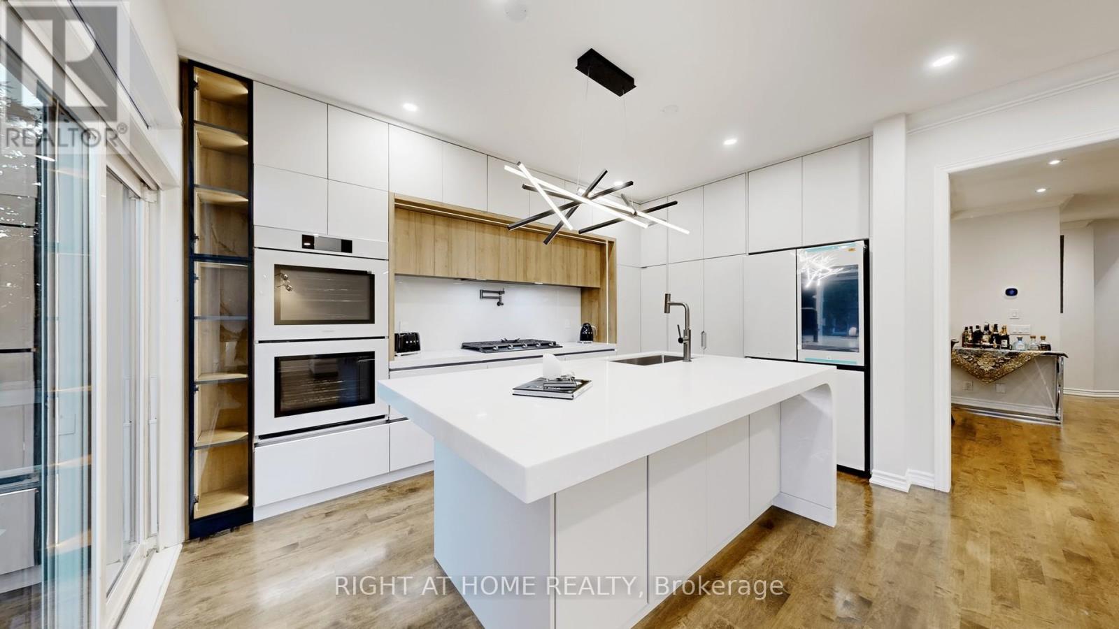 110 THATCHER CRESCENT - 12