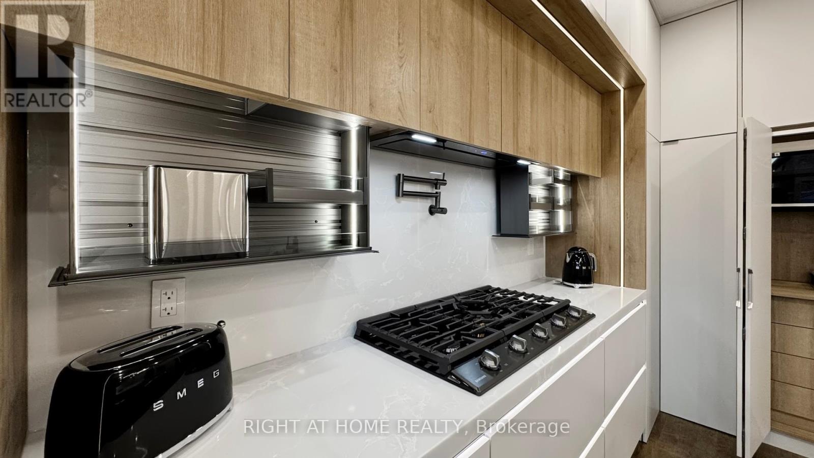 110 THATCHER CRESCENT - 14