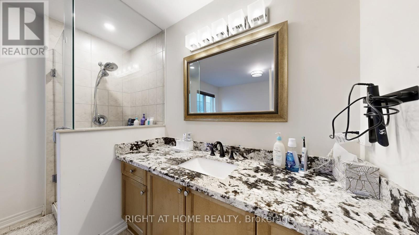 110 THATCHER CRESCENT - 21