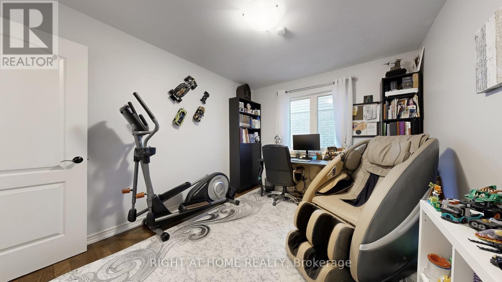 110 THATCHER CRESCENT - 25