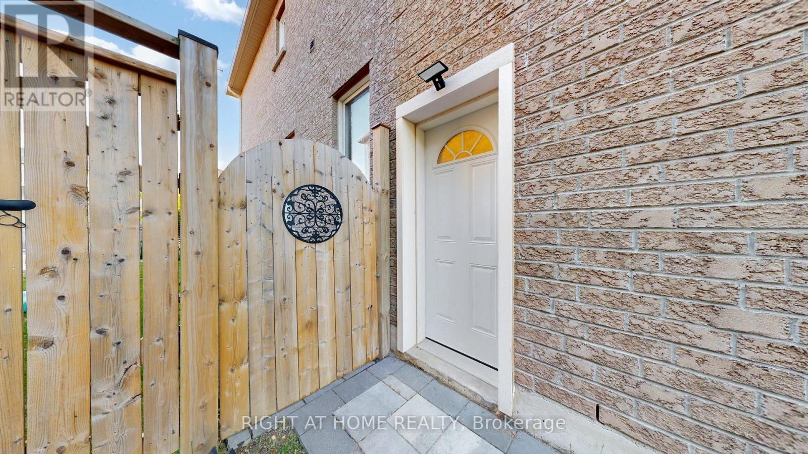 110 THATCHER CRESCENT - 28