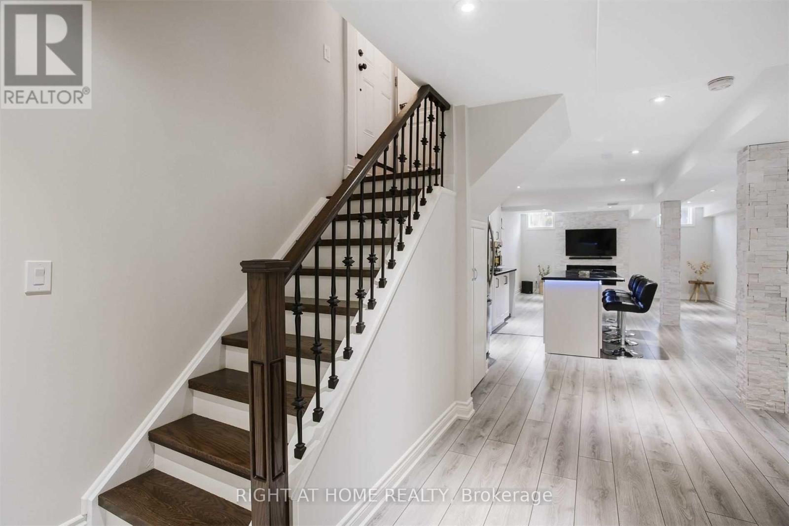 110 THATCHER CRESCENT - 29
