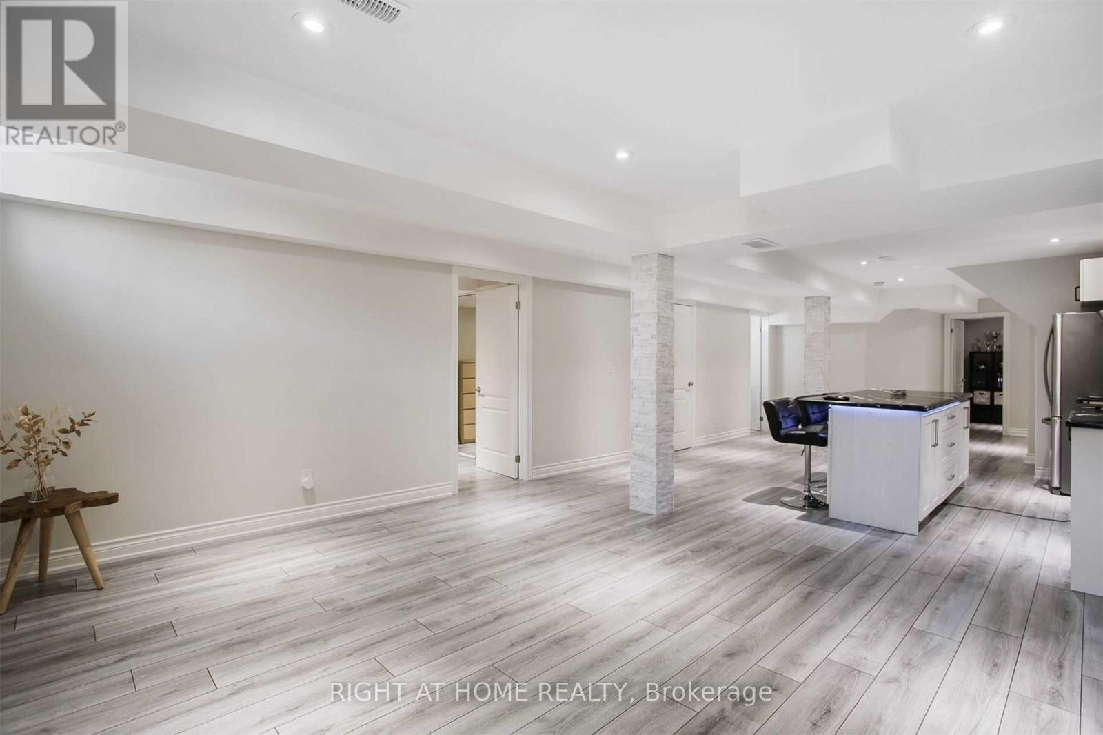 110 THATCHER CRESCENT - 32
