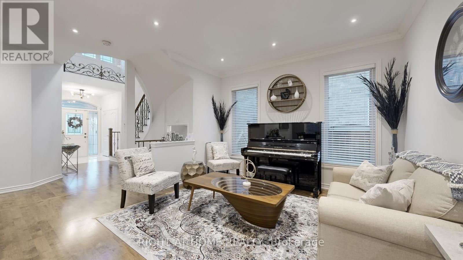 110 THATCHER CRESCENT - 6