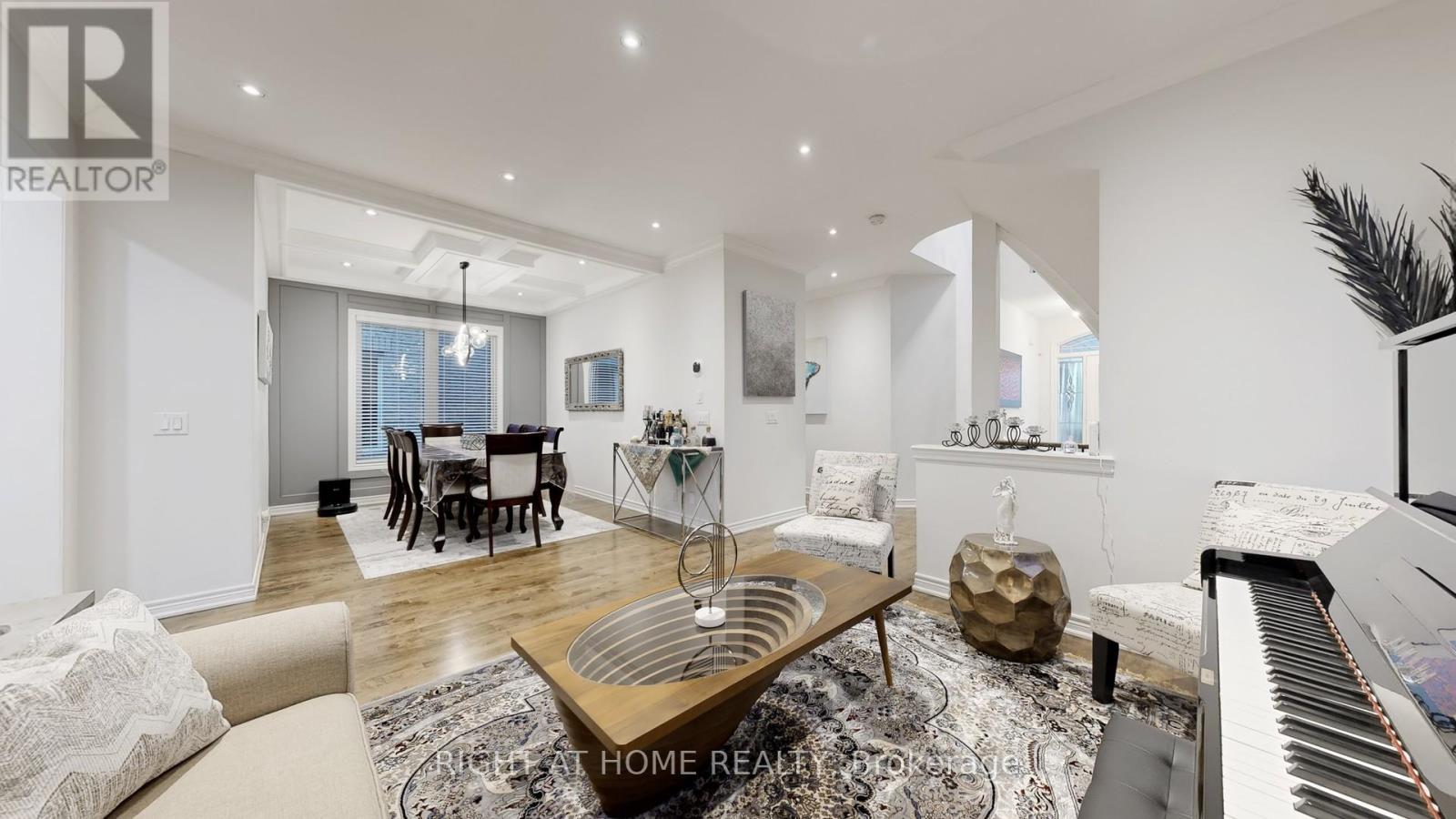 110 THATCHER CRESCENT - 7