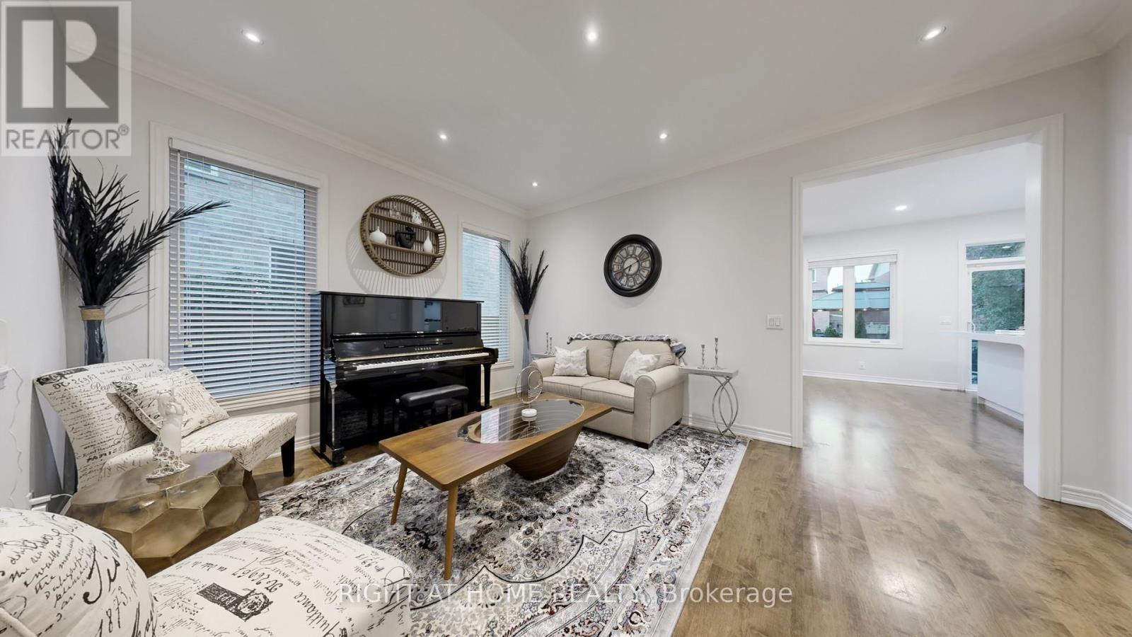 110 THATCHER CRESCENT - 8