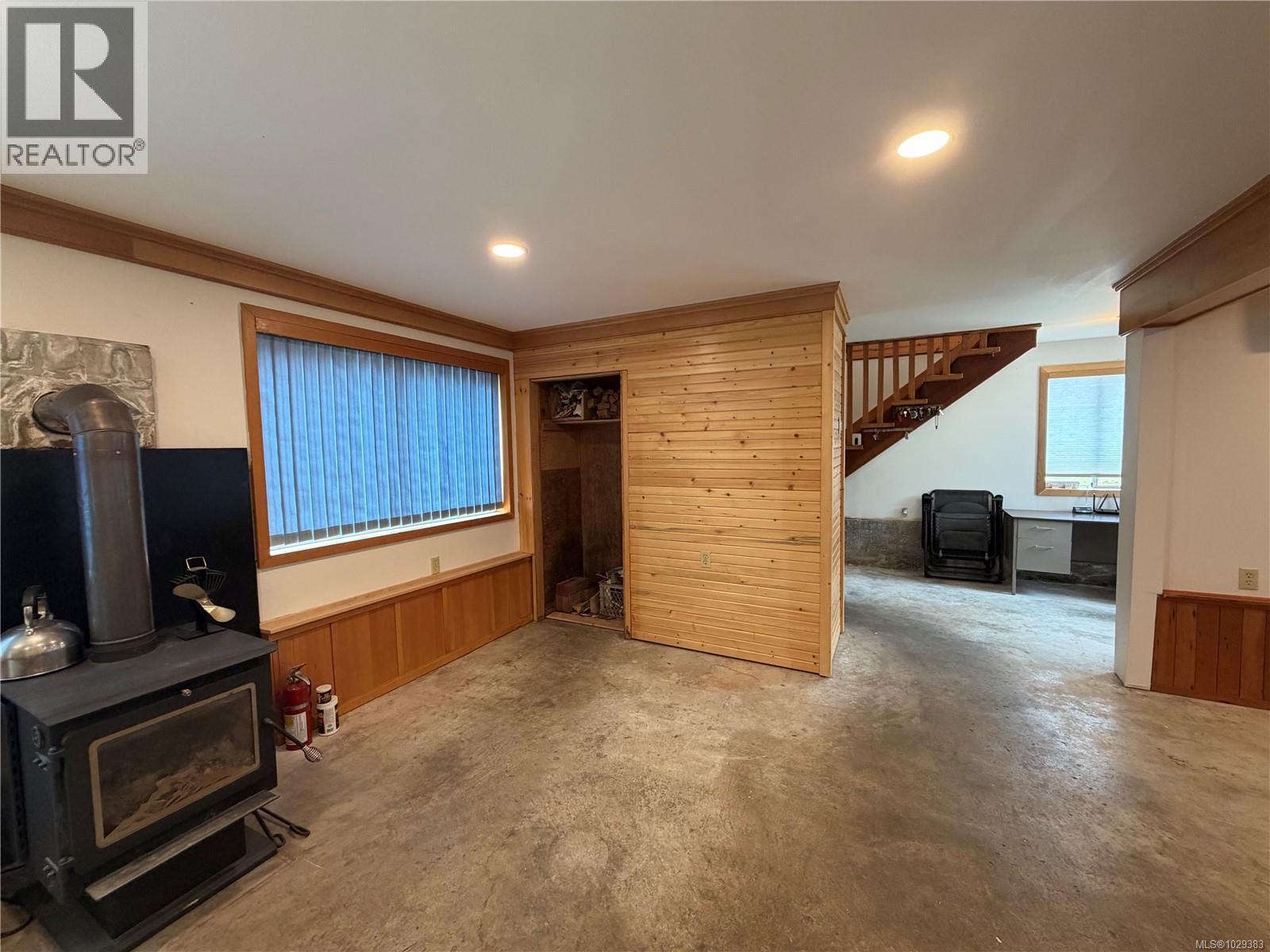 147 Maquinna Ave - 16