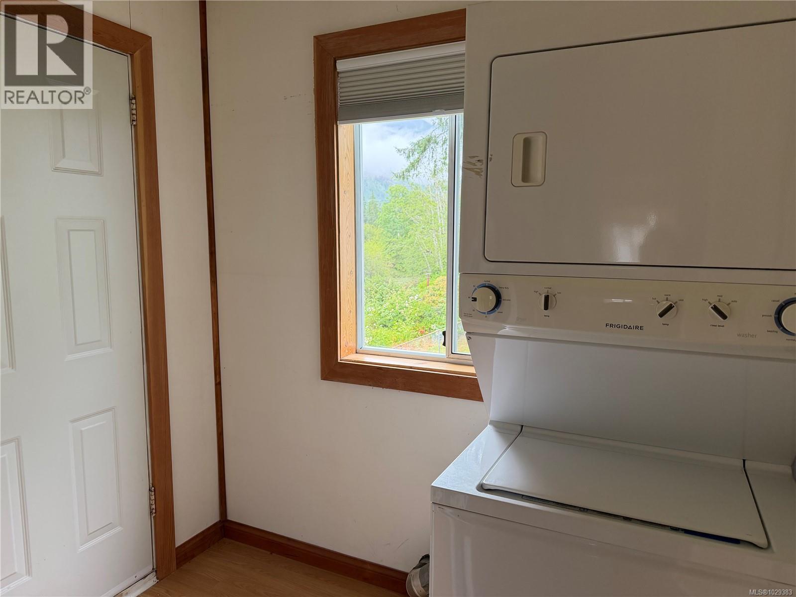 147 Maquinna Ave - 34