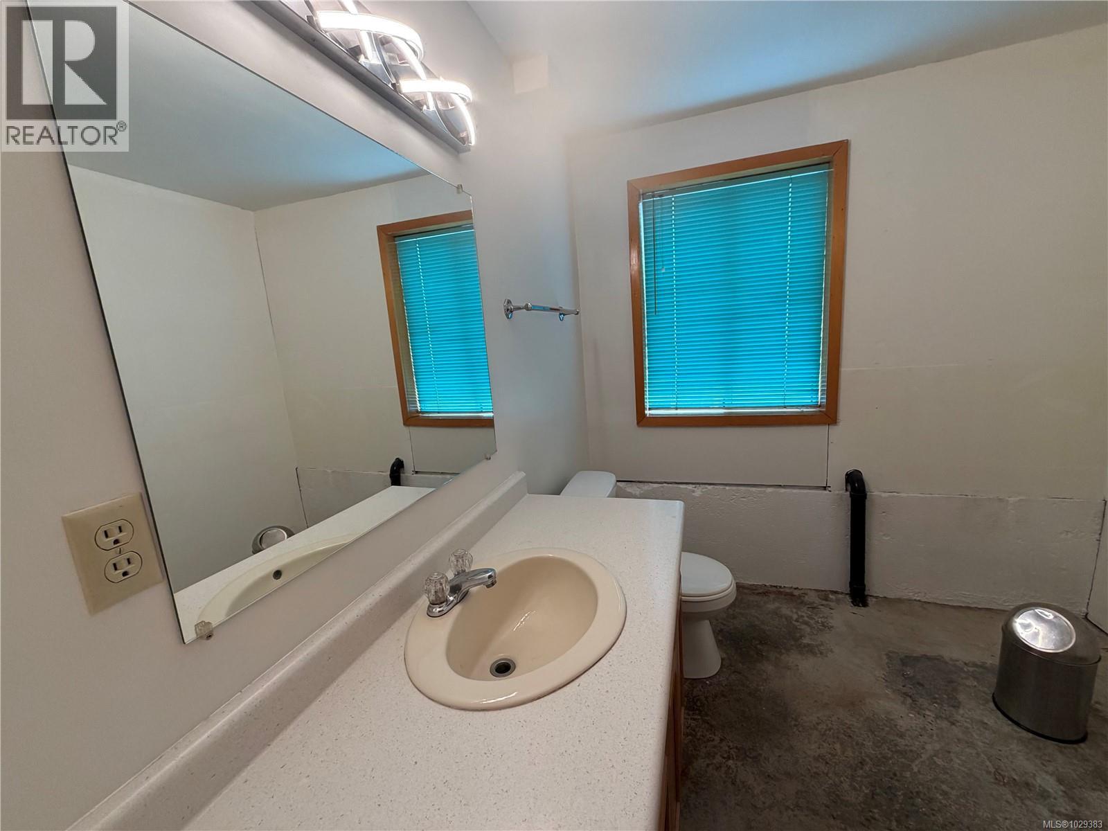 147 Maquinna Ave - 31