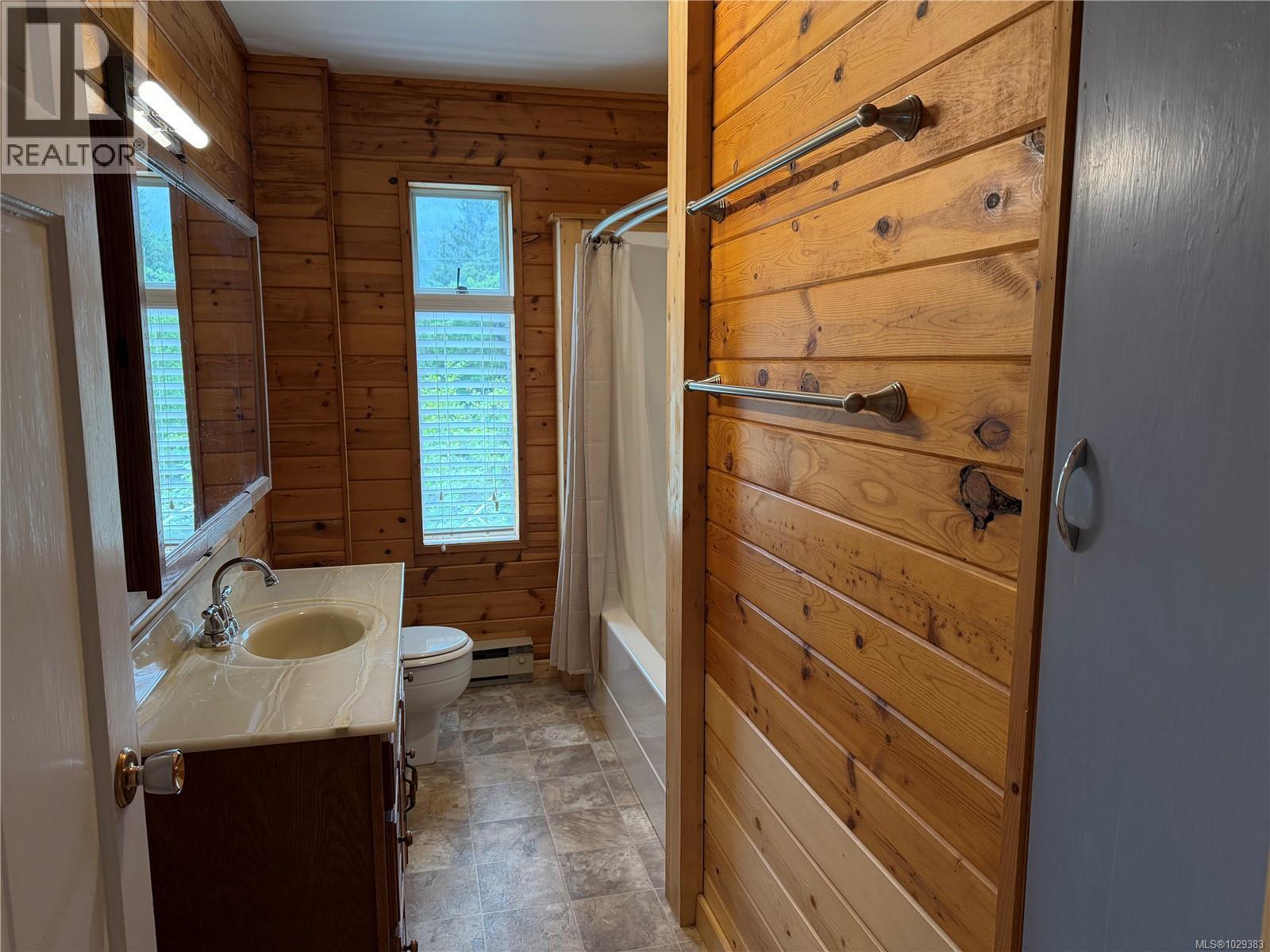 147 Maquinna Ave - 30