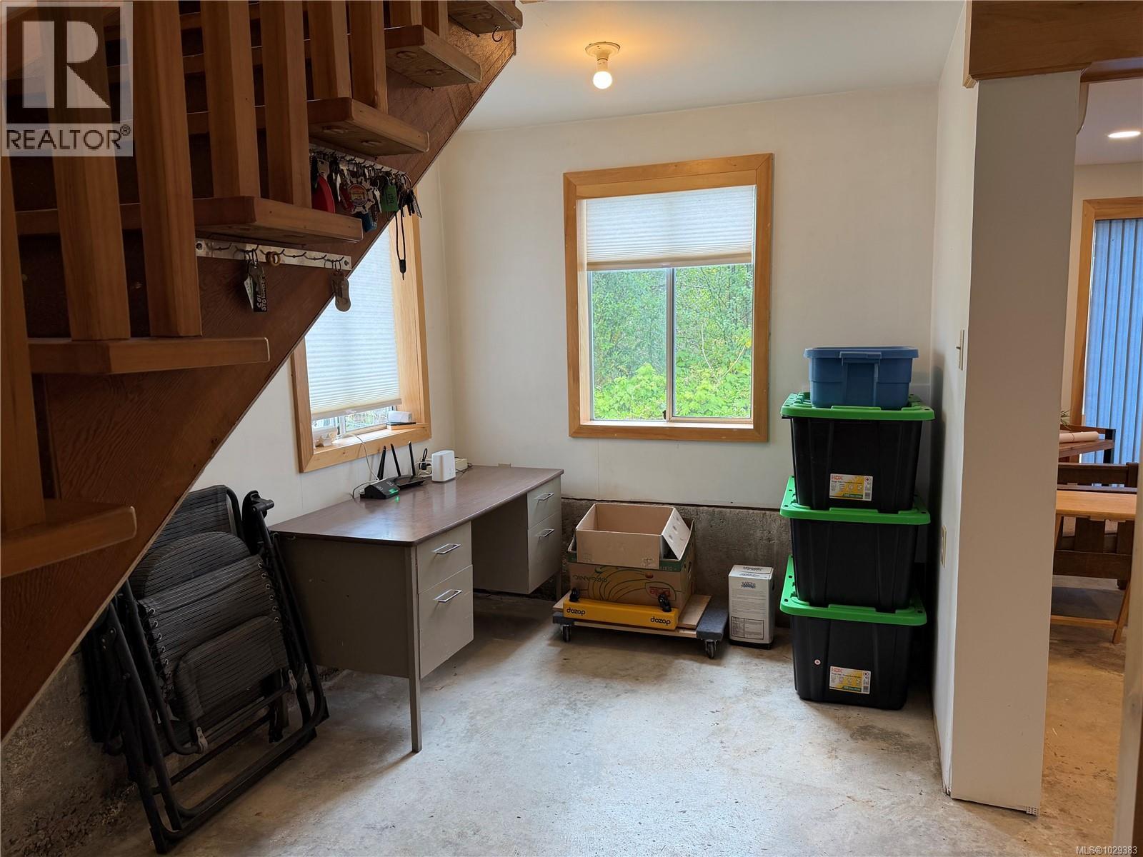 147 Maquinna Ave - 5
