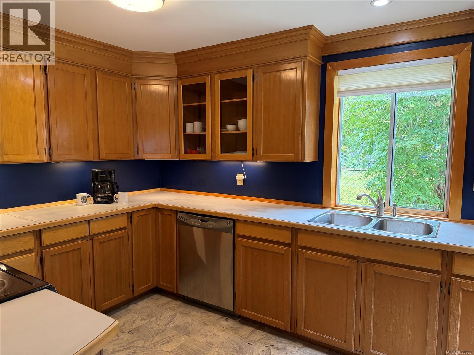 147 Maquinna Ave - 10