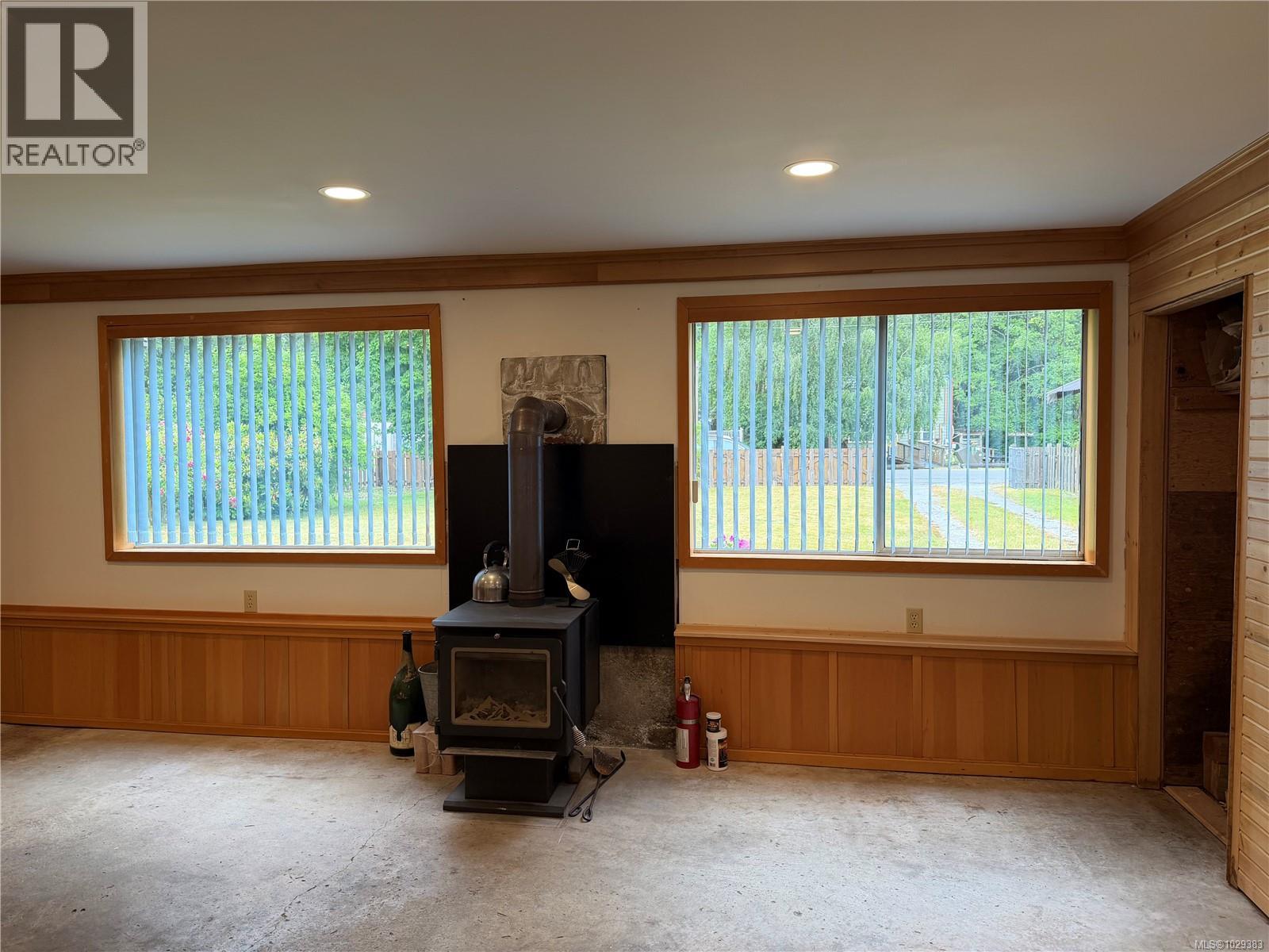 147 Maquinna Ave - 7
