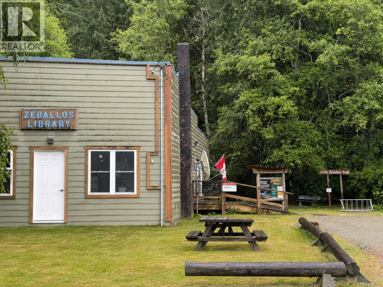 147 Maquinna Ave - 49