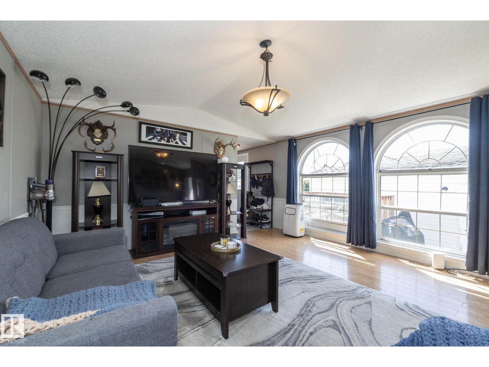 143 48 3400 ST W - 10