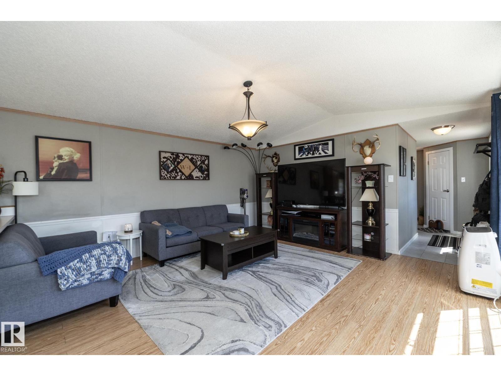 143 48 3400 ST W - 11
