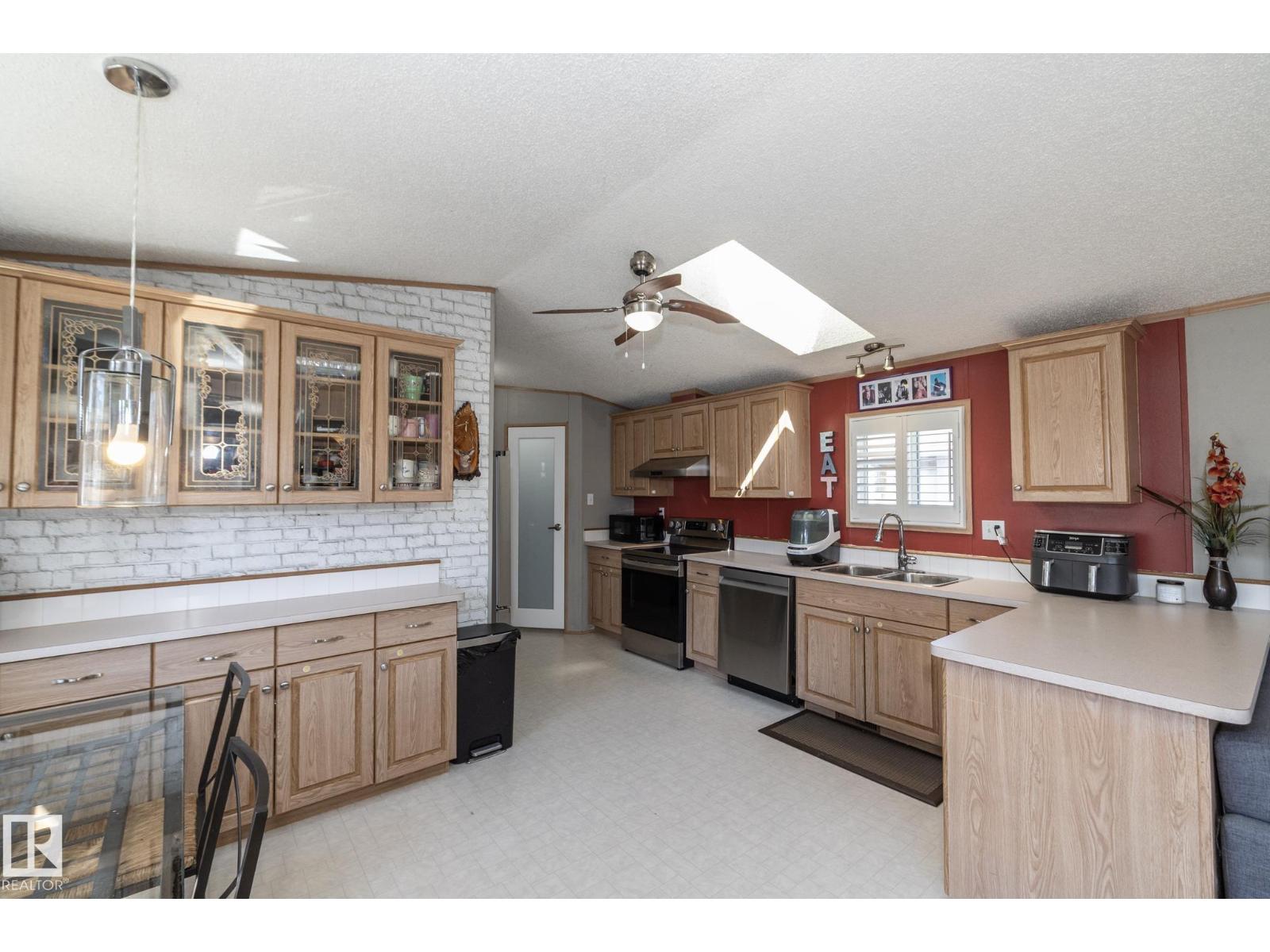 143 48 3400 ST W - 3