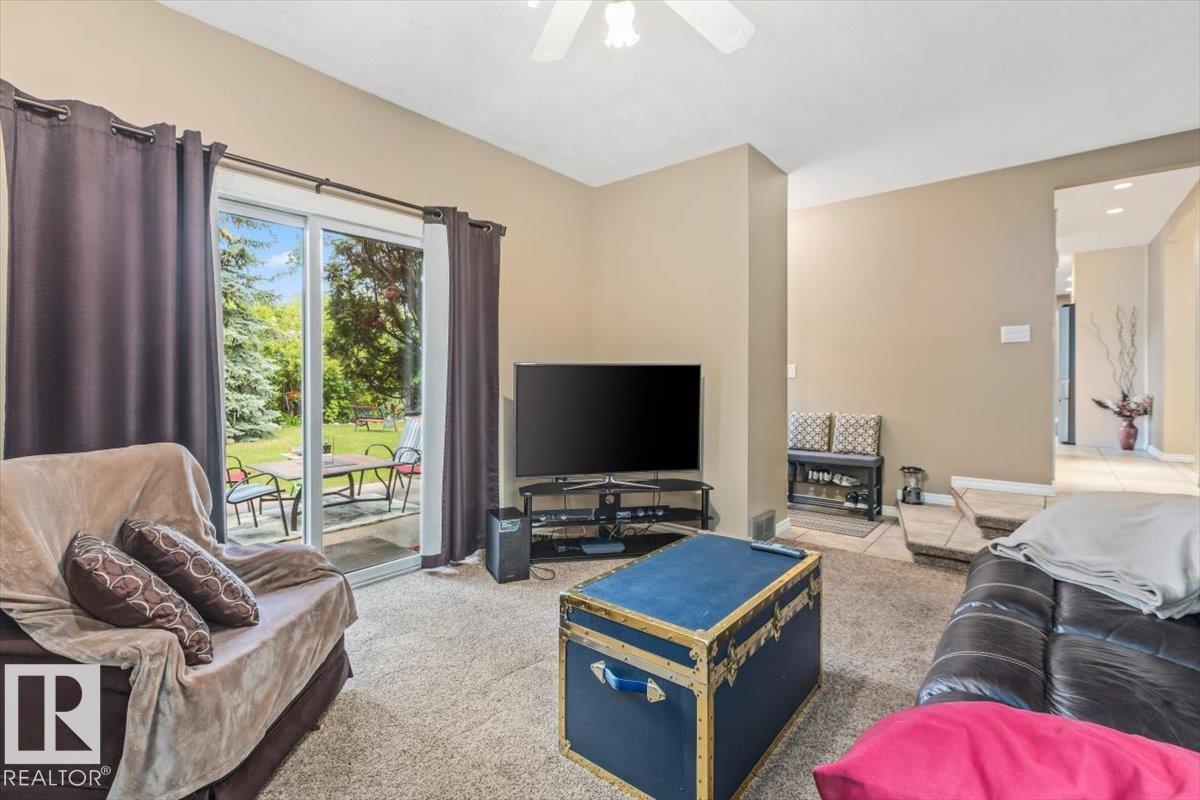 13 LLOYD PL — photo 20