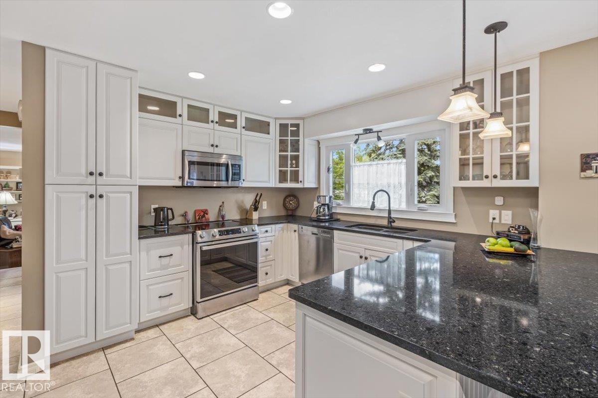 13 LLOYD PL — photo 12