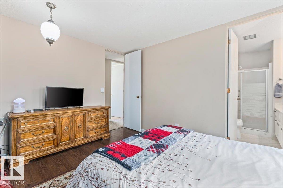 13 LLOYD PL — photo 26