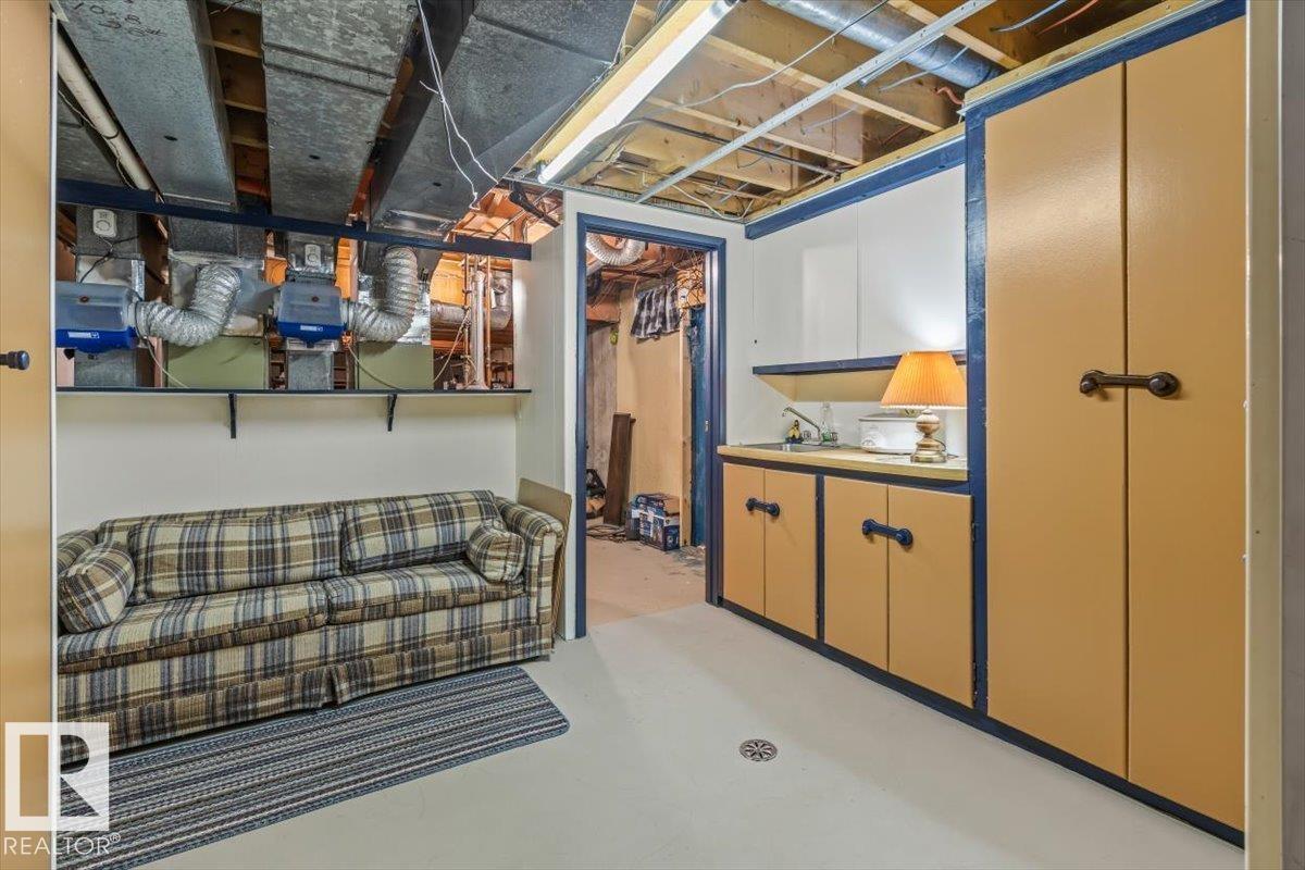 13 LLOYD PL — photo 38