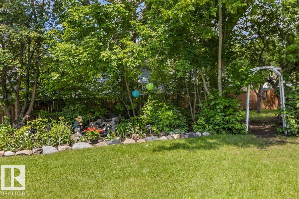 13 LLOYD PL — photo 52