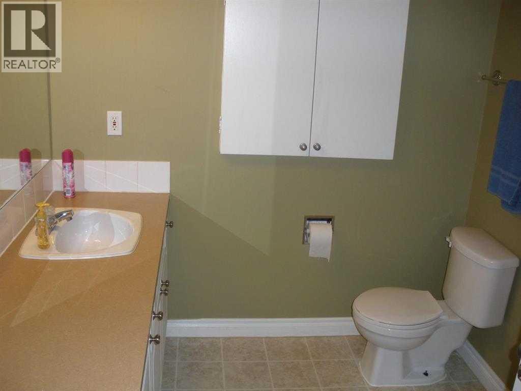 Upper Unit Bathroom