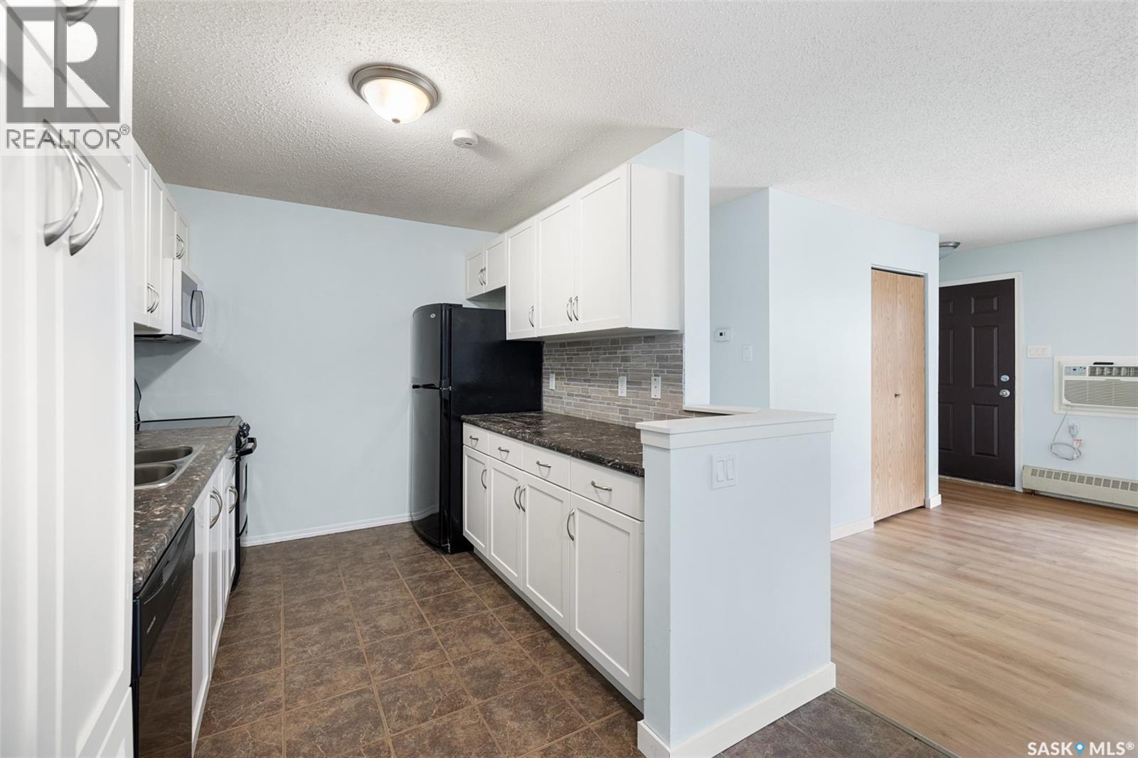 #102 2931 Harding STREET - 11