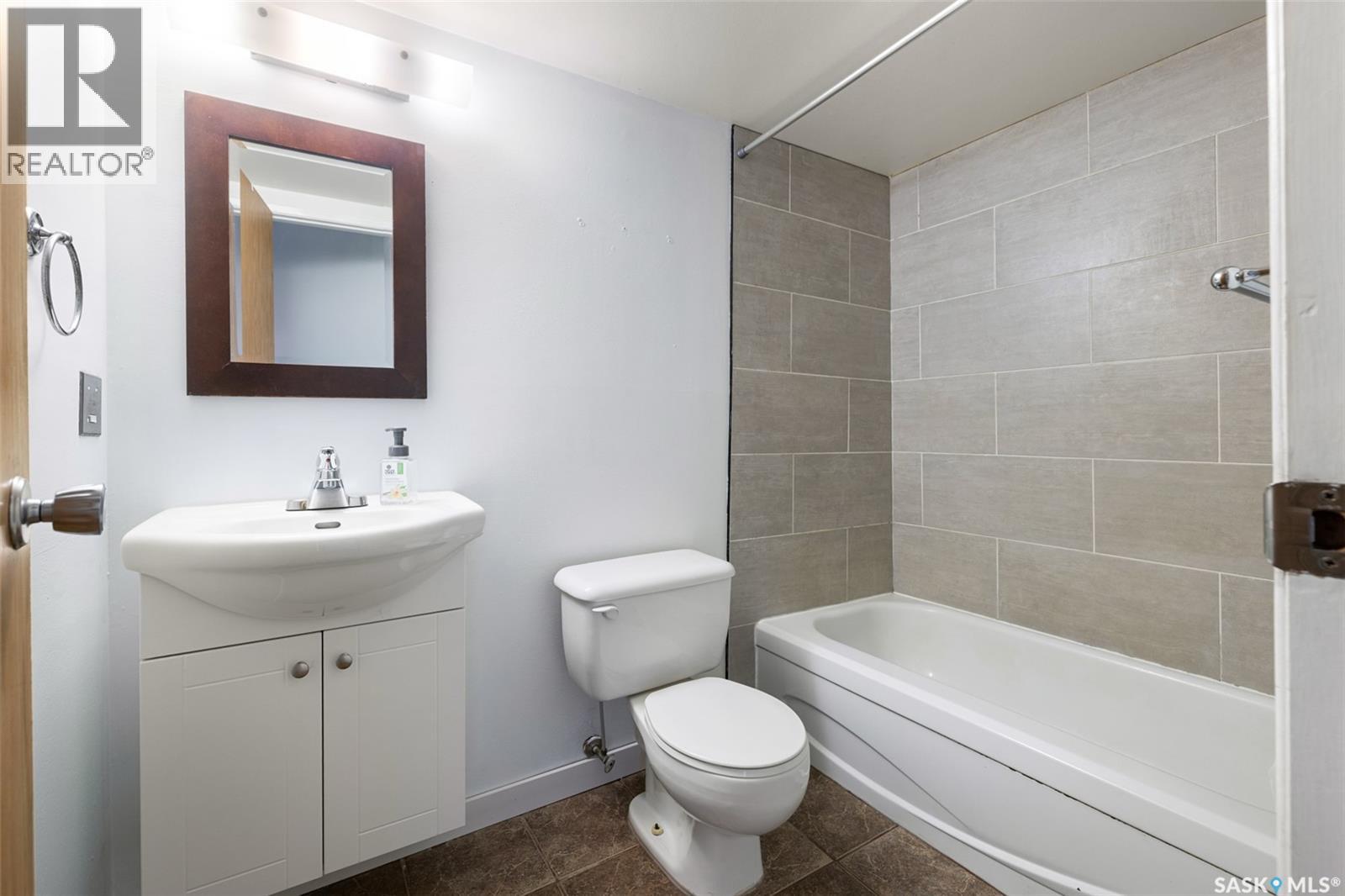 #102 2931 Harding STREET - 19