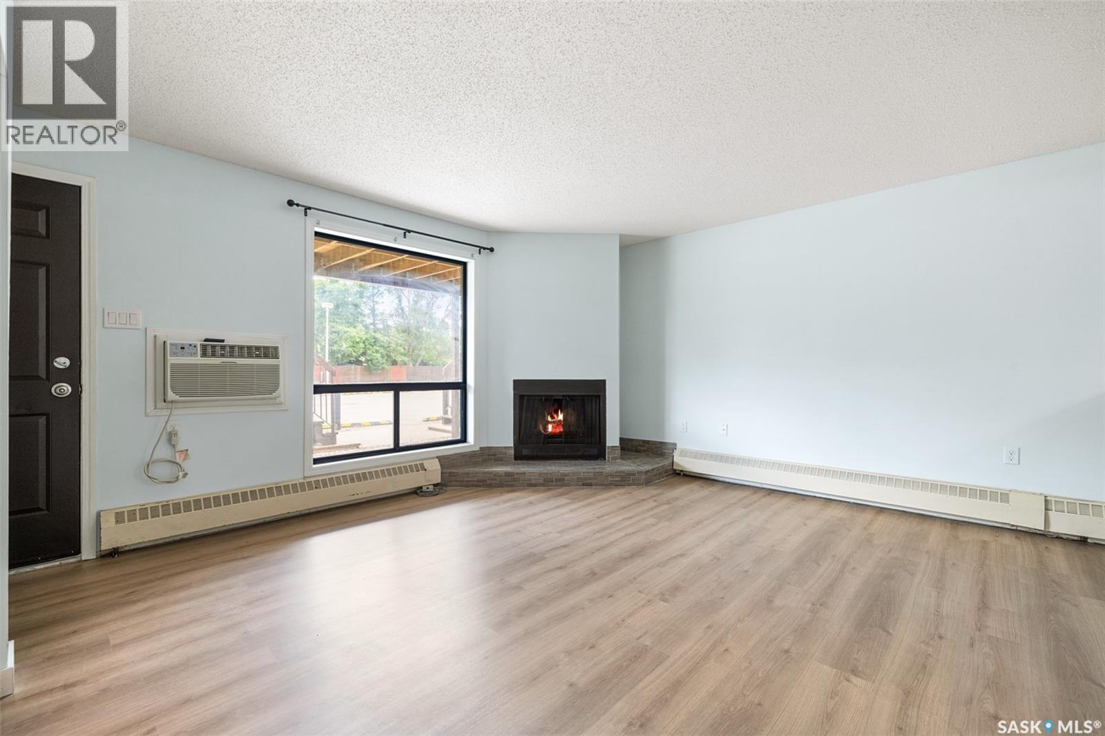 #102 2931 Harding STREET - 4