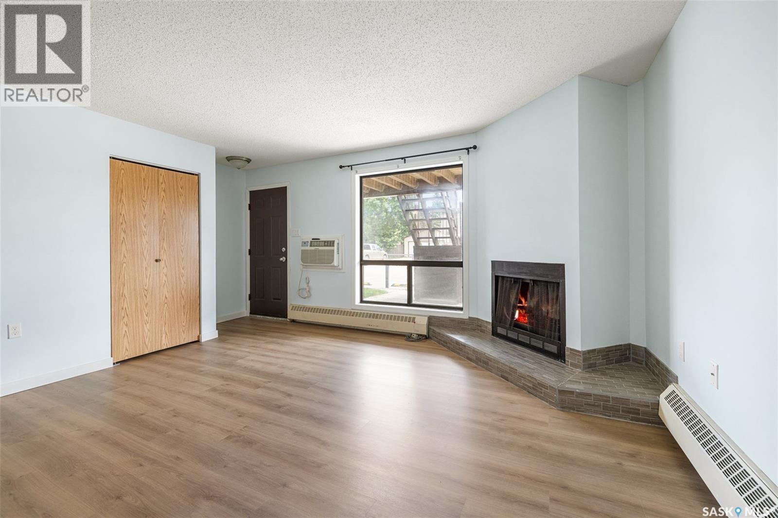 #102 2931 Harding STREET - 5