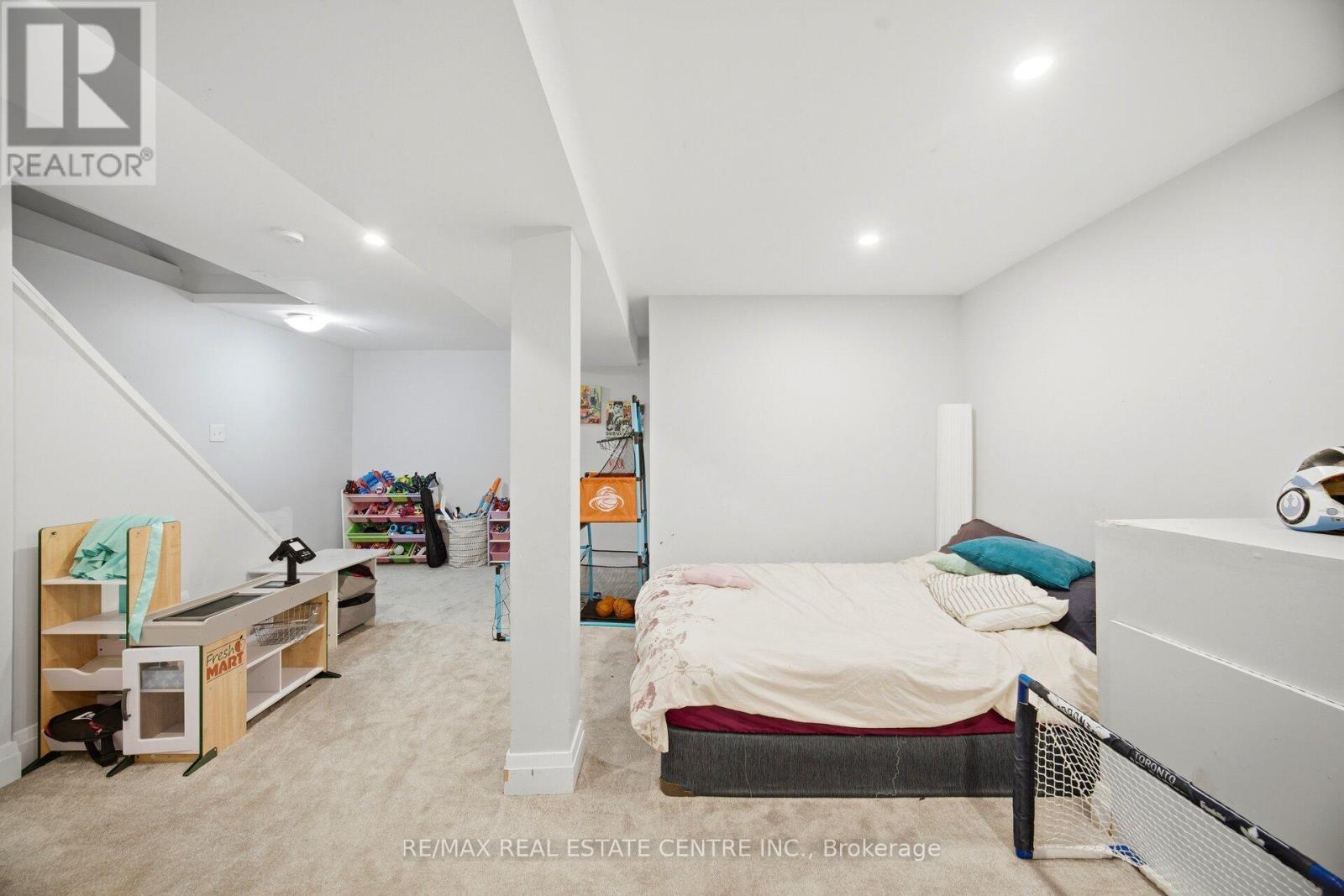 323 MICHAEL DRIVE - 23