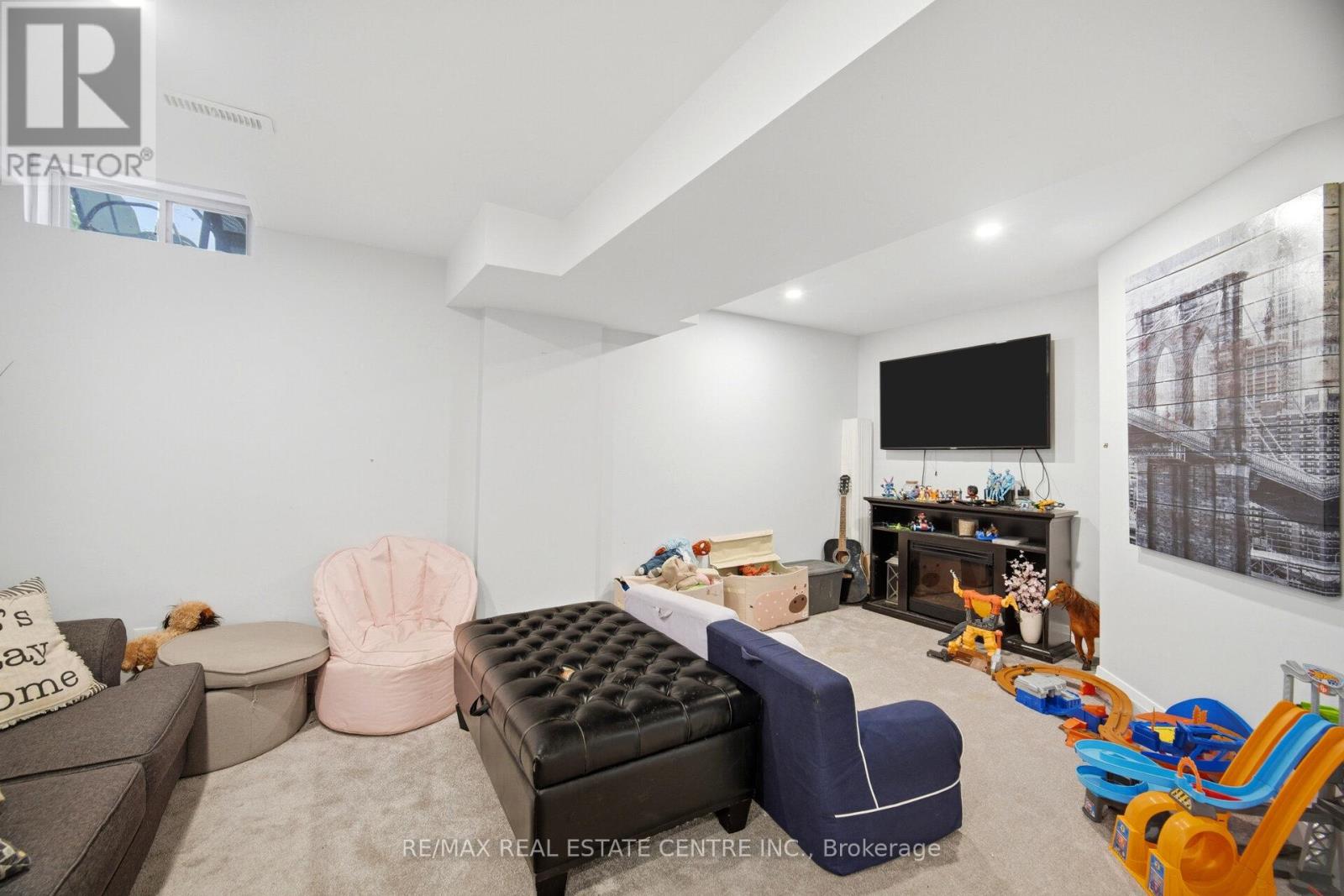 323 MICHAEL DRIVE - 25