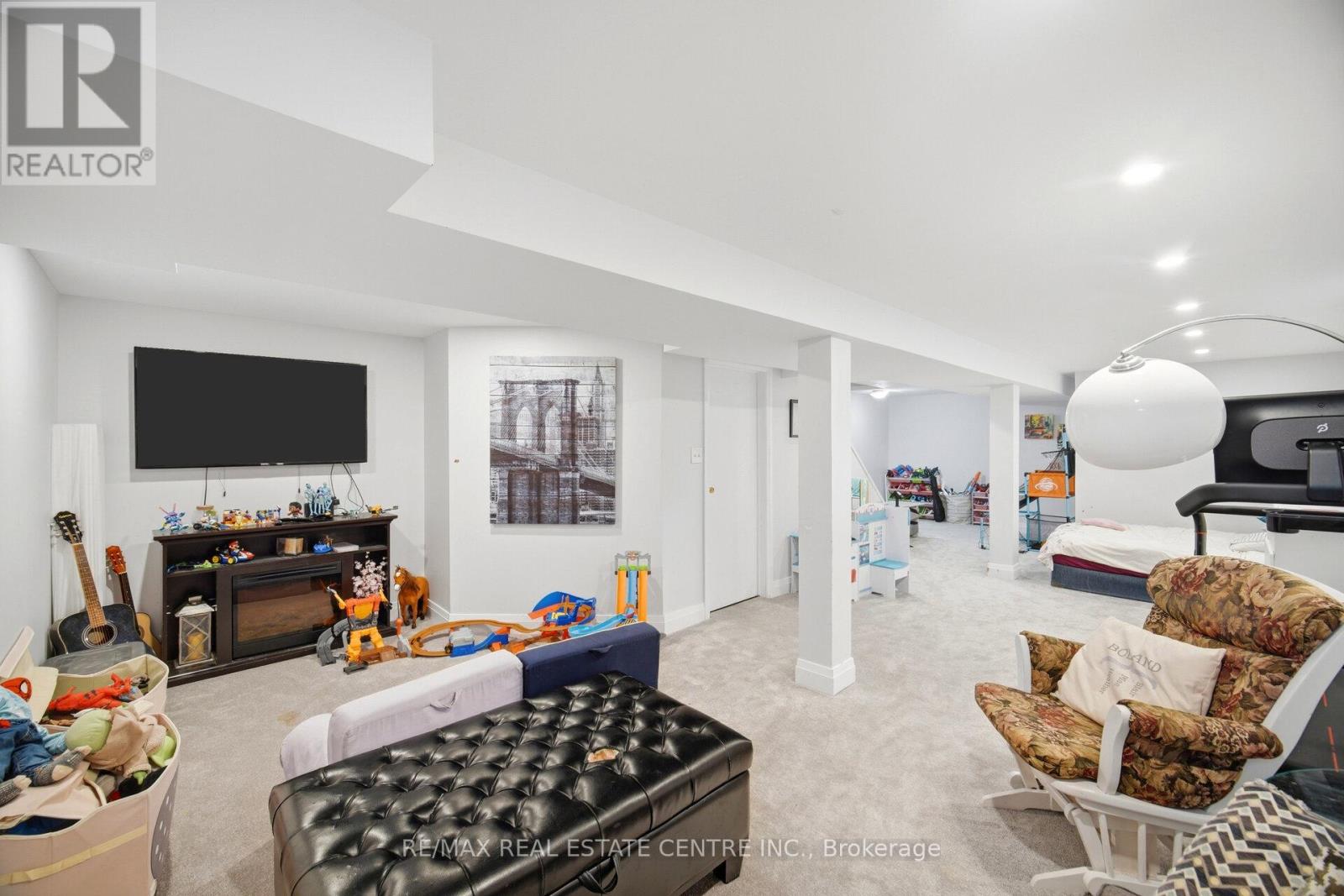 323 MICHAEL DRIVE - 26