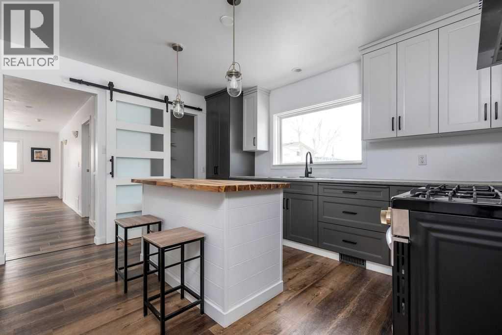 4504 49 Street - 8