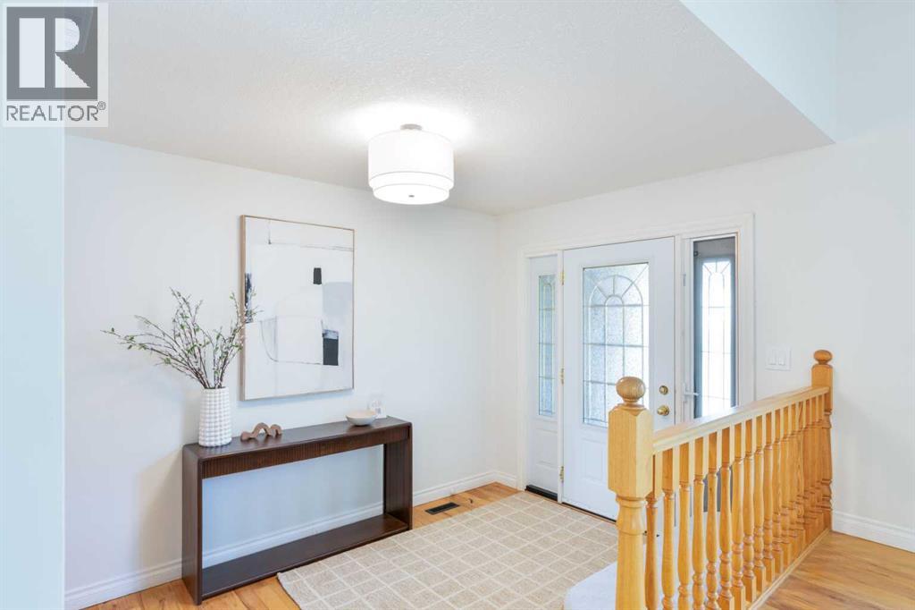 111 Temple Crescent W - photo 4