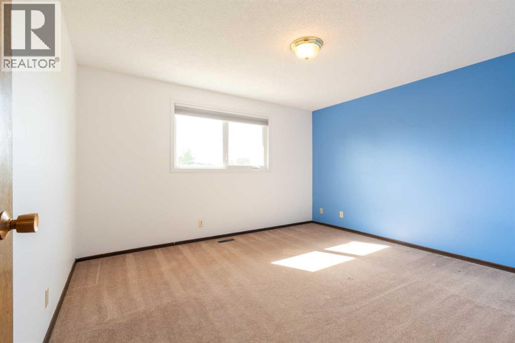 111 Temple Crescent W — photo 21