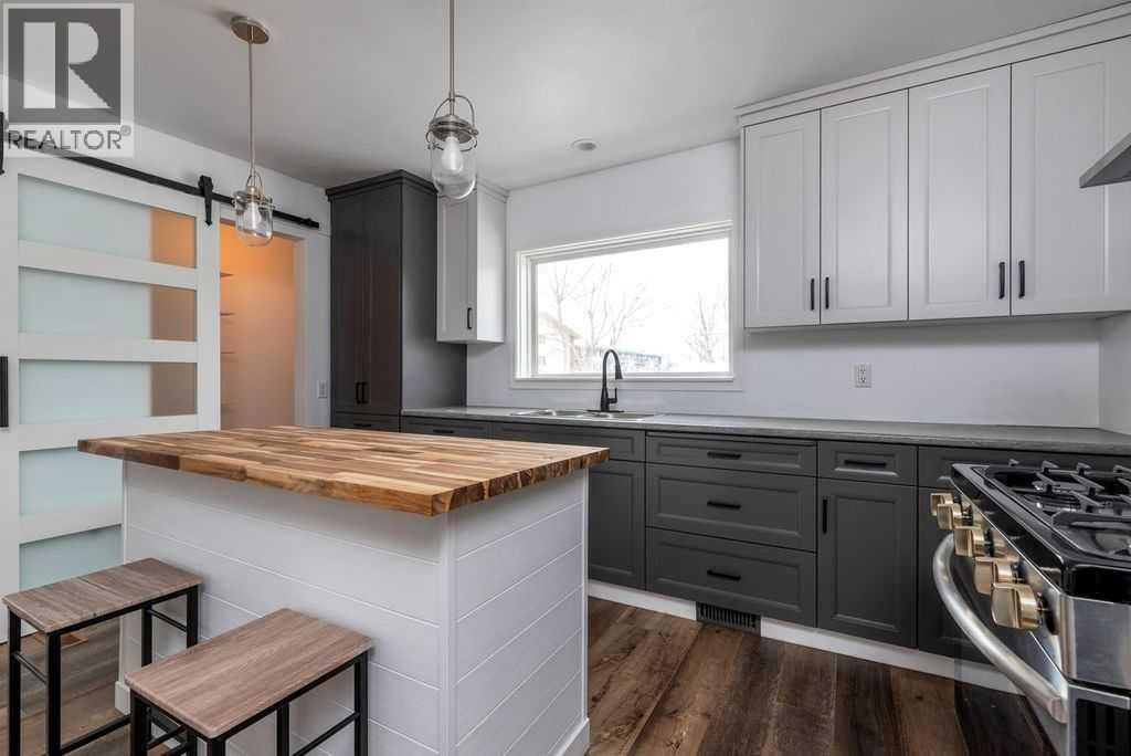 4504 49 Street - 10