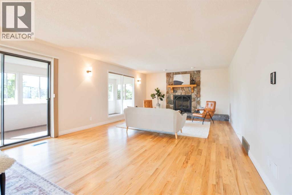 111 Temple Crescent W — photo 12