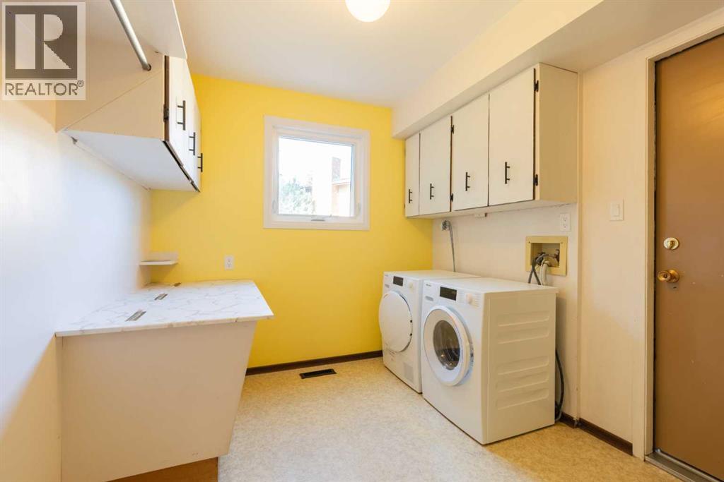 111 Temple Crescent W — photo 14